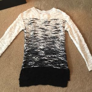 Sun & shadow black and white sweater